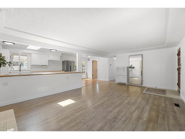 197 VALLEYVIEW Dr, Oregon City, OR 97045