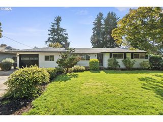 197 VALLEYVIEW Dr, Oregon City, OR 97045