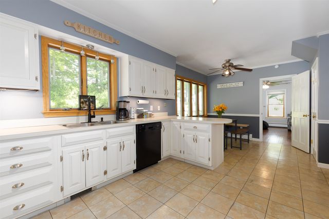 52 Ledgewood Road, Claremont, NH 03743