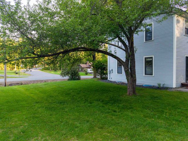 52 Ledgewood Road, Claremont, NH 03743