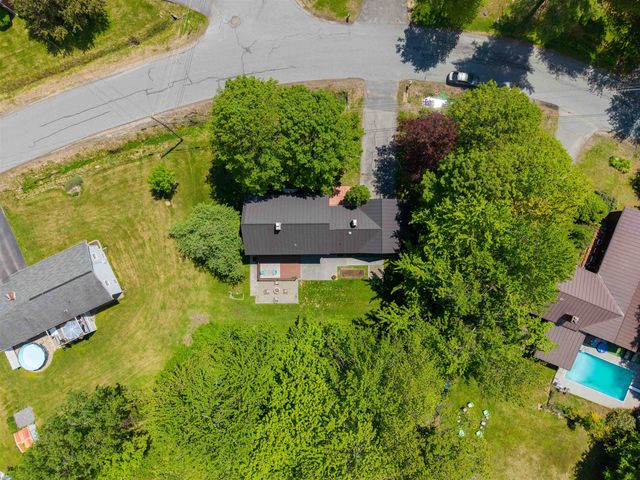 52 Ledgewood Road, Claremont, NH 03743