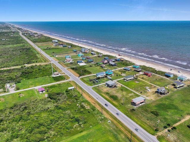 992 Smith Drive, Gilchrist, TX 77617