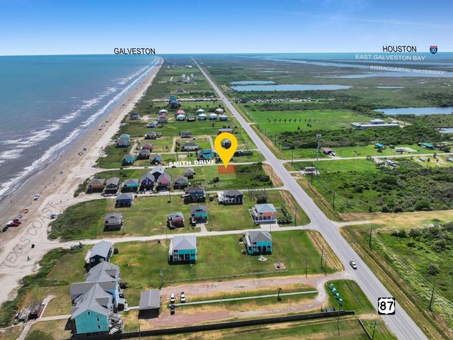 992 Smith Drive, Gilchrist, TX 77617