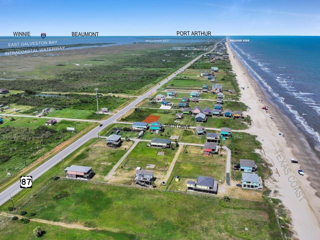 992 Smith Drive, Gilchrist, TX 77617