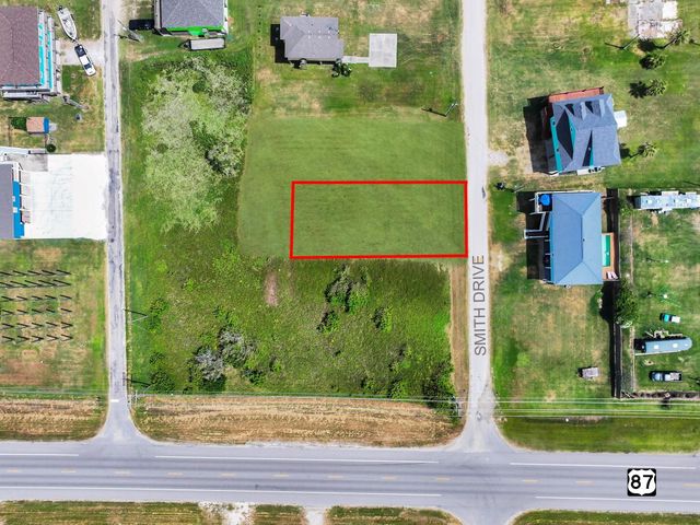 992 Smith Drive, Gilchrist, TX 77617