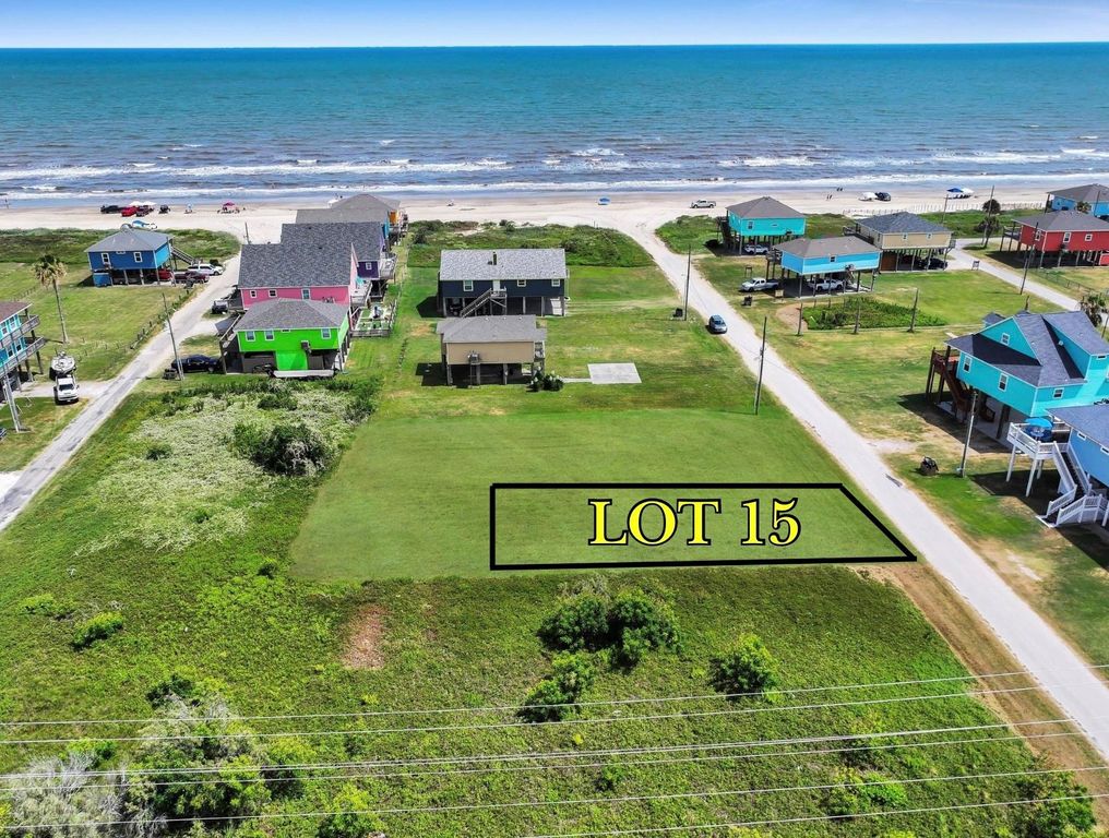 992 Smith Drive, Gilchrist, TX 77617