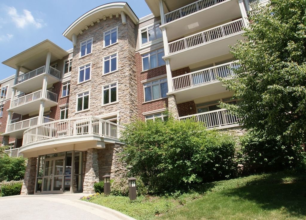 425 BENJAMIN Drive 209, Vernon Hills, IL 60061