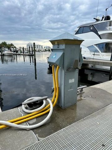 17211 Biscayne Blvd BS-25, North Miami Beach, FL 33160