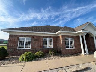 2203 Blairsferry Crossing A, Hiawatha, IA 52233