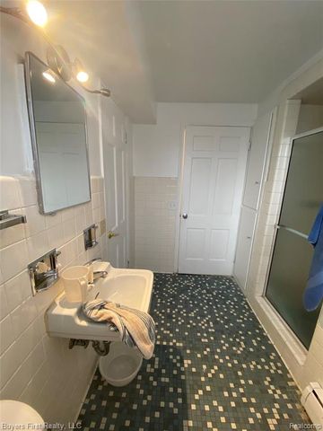 15736 George Washington Drive, Southfield, MI 48075