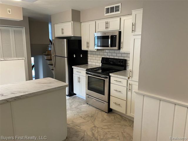 15736 George Washington Drive, Southfield, MI 48075