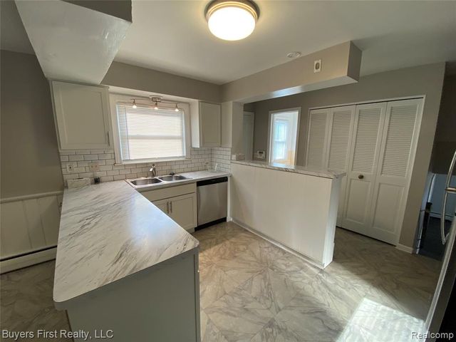 15736 George Washington Drive, Southfield, MI 48075