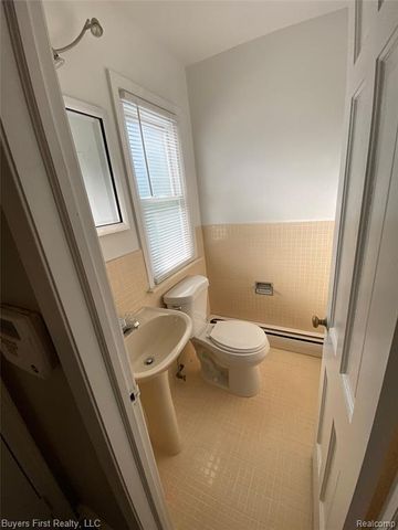 15736 George Washington Drive, Southfield, MI 48075