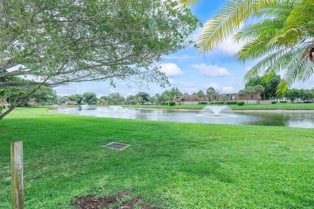 839 Blue Ridge Circle 839, West Palm Beach, FL 33409