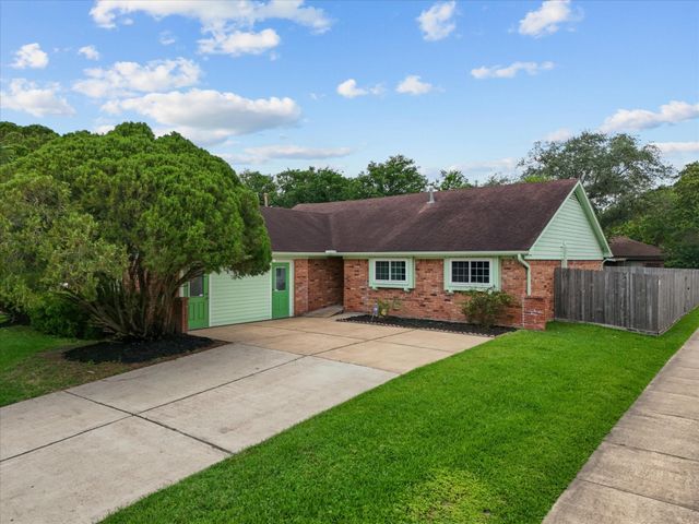 887 Silverpines Road, Houston, TX 77062