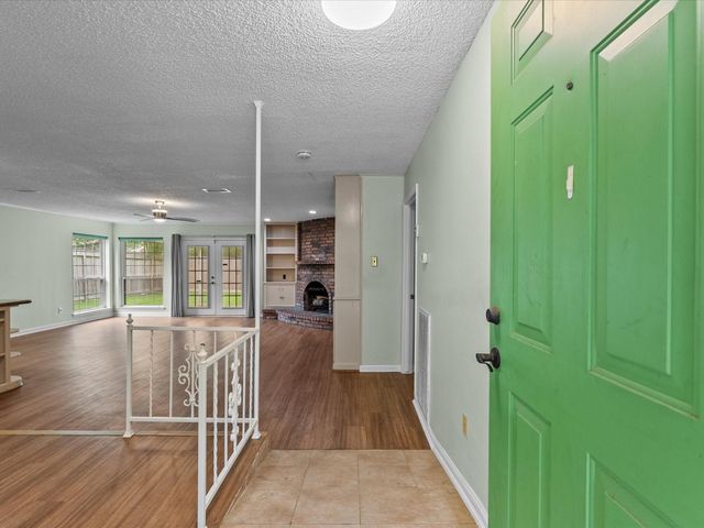887 Silverpines Road, Houston, TX 77062