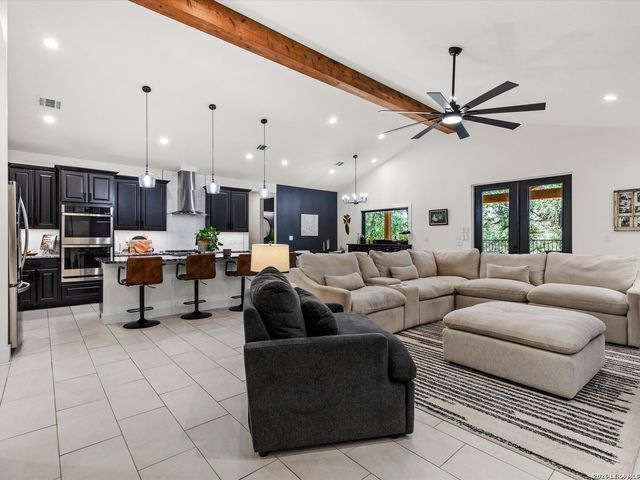 210 FALLING HLS, New Braunfels, TX 78132