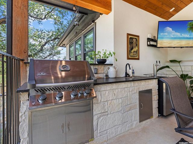 210 FALLING HLS, New Braunfels, TX 78132
