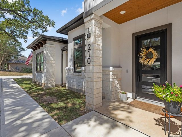 210 FALLING HLS, New Braunfels, TX 78132