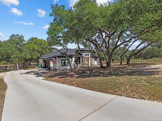 210 FALLING HLS, New Braunfels, TX 78132
