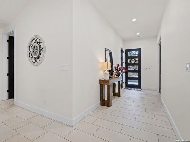 210 FALLING HLS, New Braunfels, TX 78132