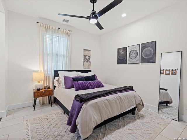 210 FALLING HLS, New Braunfels, TX 78132