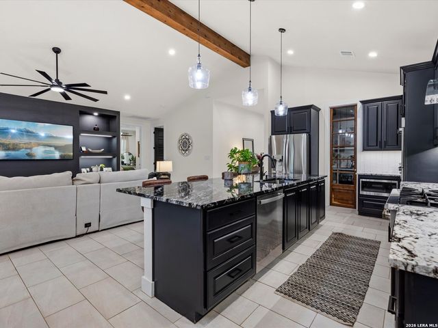 210 FALLING HLS, New Braunfels, TX 78132
