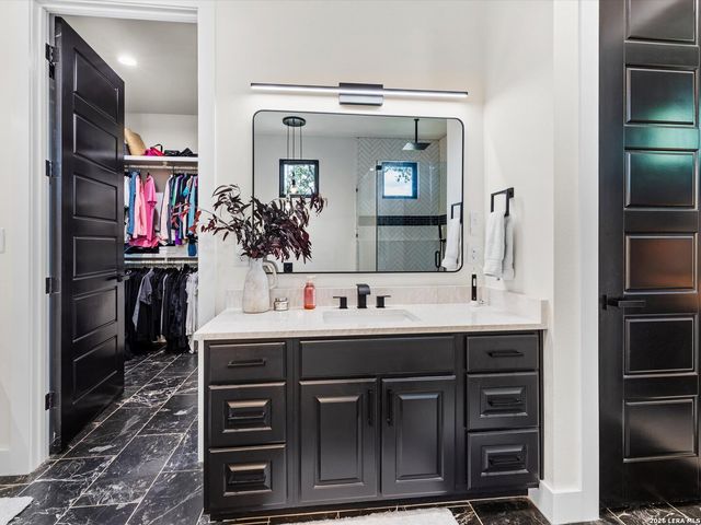 210 FALLING HLS, New Braunfels, TX 78132