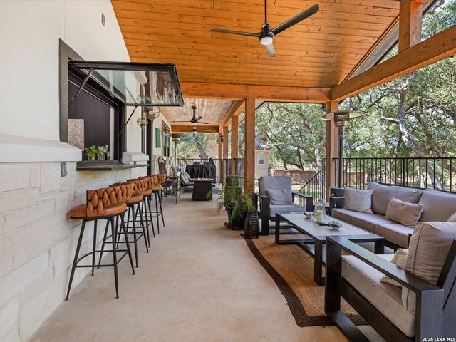 210 FALLING HLS, New Braunfels, TX 78132