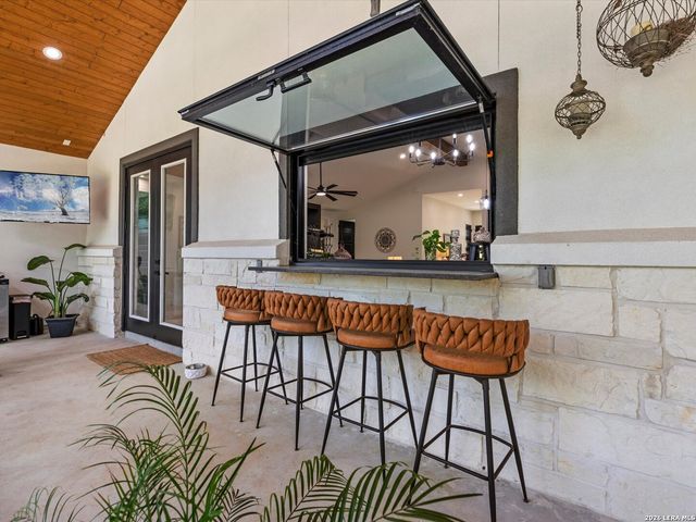 210 FALLING HLS, New Braunfels, TX 78132