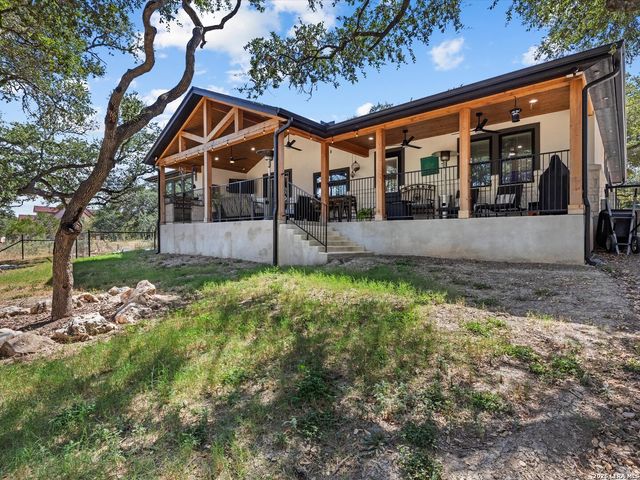 210 FALLING HLS, New Braunfels, TX 78132