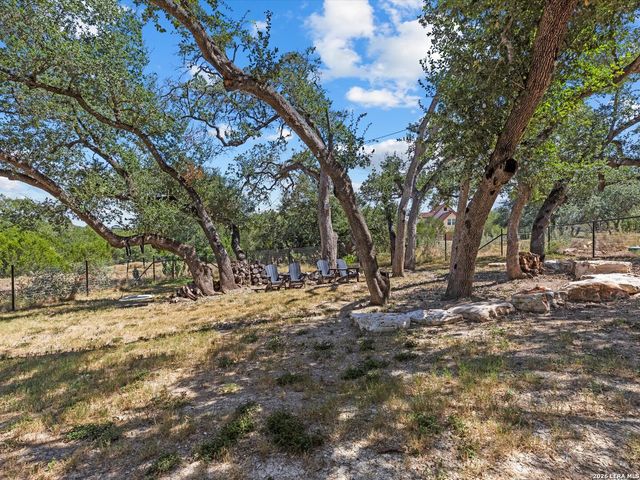 210 FALLING HLS, New Braunfels, TX 78132