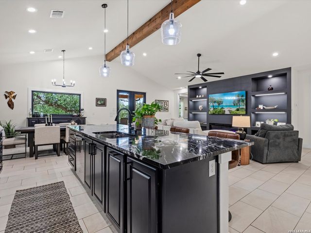 210 FALLING HLS, New Braunfels, TX 78132