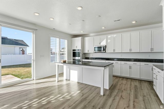 3022 S SHORELINE DR, Syracuse, UT 84075