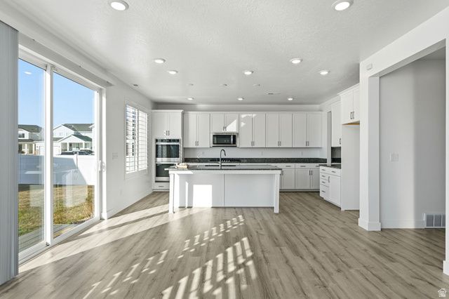 3022 S SHORELINE DR, Syracuse, UT 84075