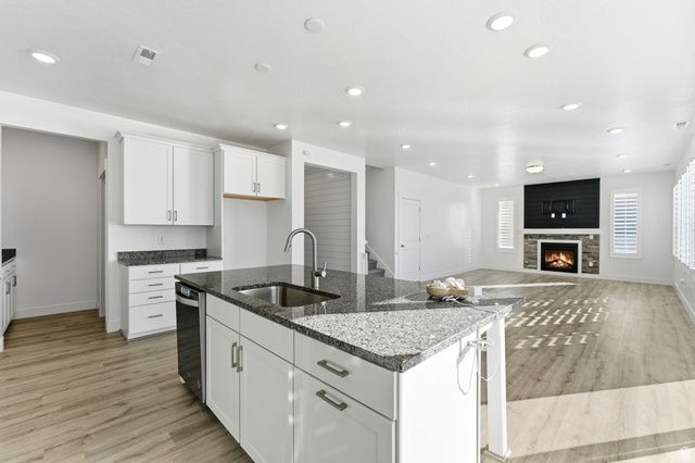 3022 S SHORELINE DR, Syracuse, UT 84075