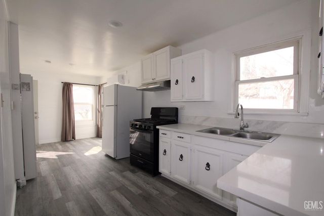 126 Maricopa Place, Taft, CA 93268