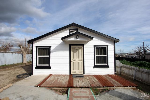 126 Maricopa Place, Taft, CA 93268