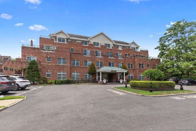 1 portico Court 206, Great Neck, NY 11021