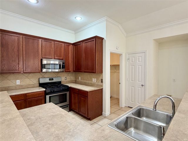 211 Parakeet Drive, Little Elm, TX 75068