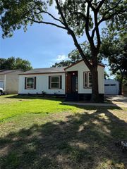 901 Rindie Street, Irving, TX 75060