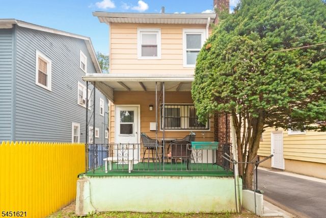121 Schofield St, Newark City, NJ 07106