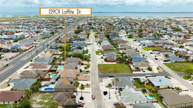 13901 LAFFITE Dr, Corpus Christi, TX 78418