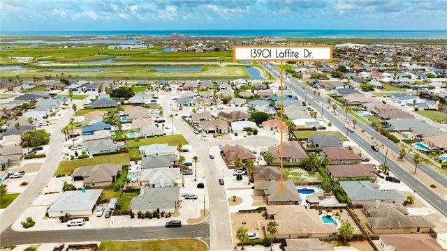 13901 LAFFITE Dr, Corpus Christi, TX 78418