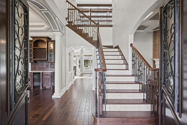 2102 E Blue Lake Drive, Magnolia, TX 77354
