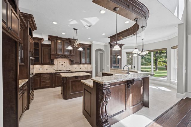 2102 E Blue Lake Drive, Magnolia, TX 77354