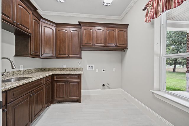 2102 E Blue Lake Drive, Magnolia, TX 77354