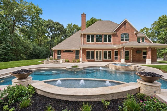 2102 E Blue Lake Drive, Magnolia, TX 77354