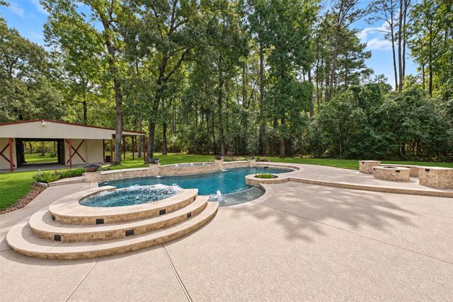 2102 E Blue Lake Drive, Magnolia, TX 77354