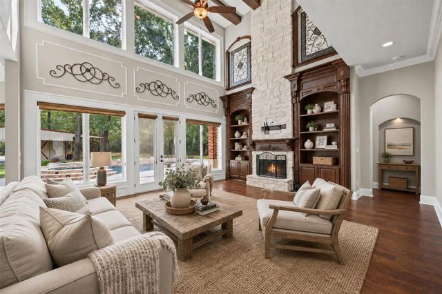 2102 E Blue Lake Drive, Magnolia, TX 77354